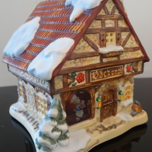 Hawthorne Collections Hummel Bavarian Christmas Village "Village Bakery" Lighted - Picture 4 of 11